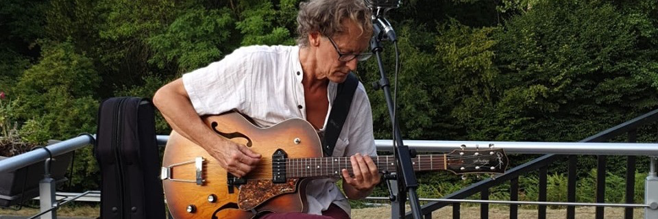 Cie Mark Houchin, musicien Chanteur en représentation à Dordogne - photo de couverture n° 2