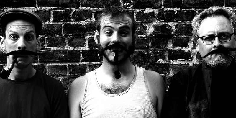 Les moustaches de Georges, groupe de musique Chanteur en représentation - photo de couverture n° 2