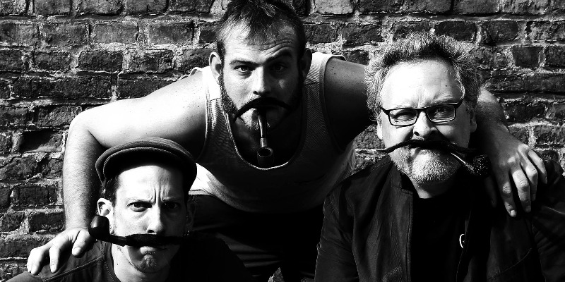 Les moustaches de Georges, groupe de musique Chanteur en représentation - photo de couverture n° 3