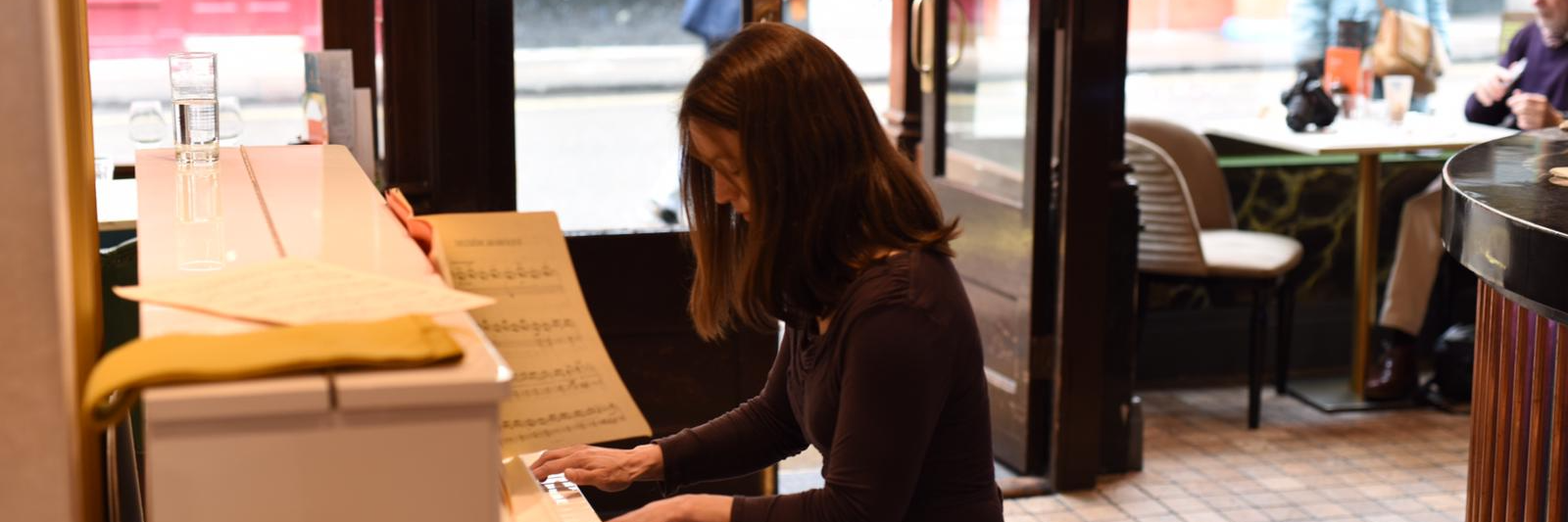 Olivia Holmberg Luce, musicien Pianiste en représentation à Dordogne - photo de couverture