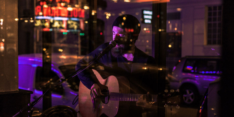 Ash Orphan, musicien Chanteur en représentation - photo de couverture n° 3