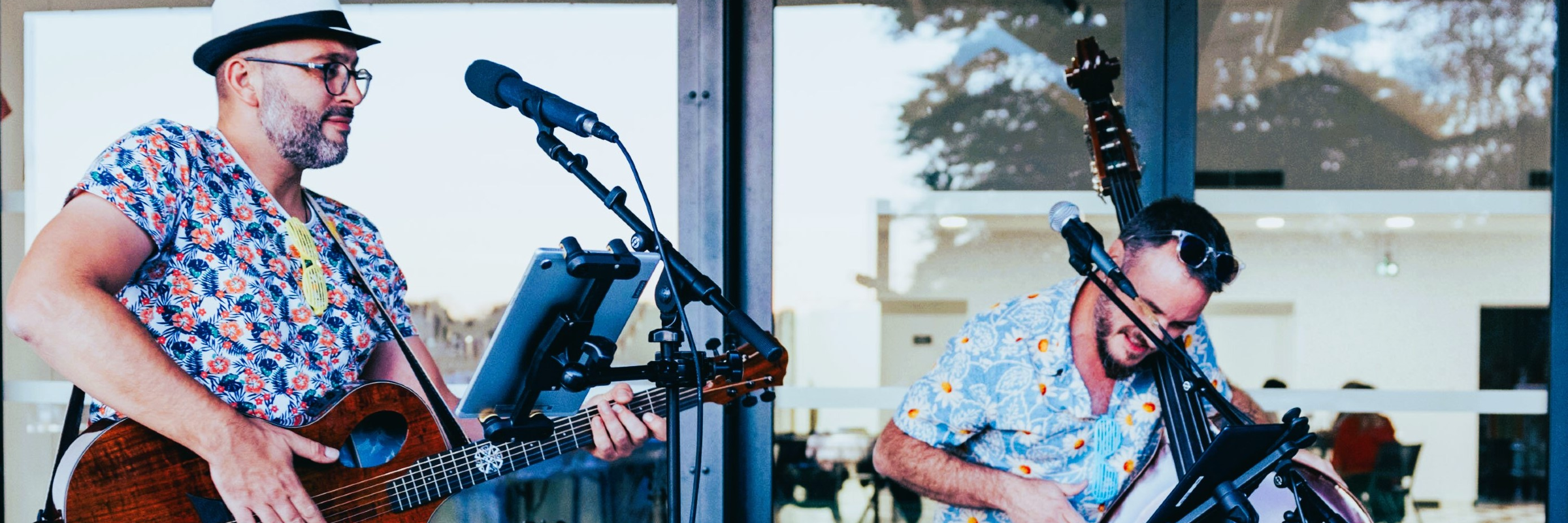 Betwiins, Chanteur Chanteur en représentation à Loire Atlantique - photo de couverture n° 1