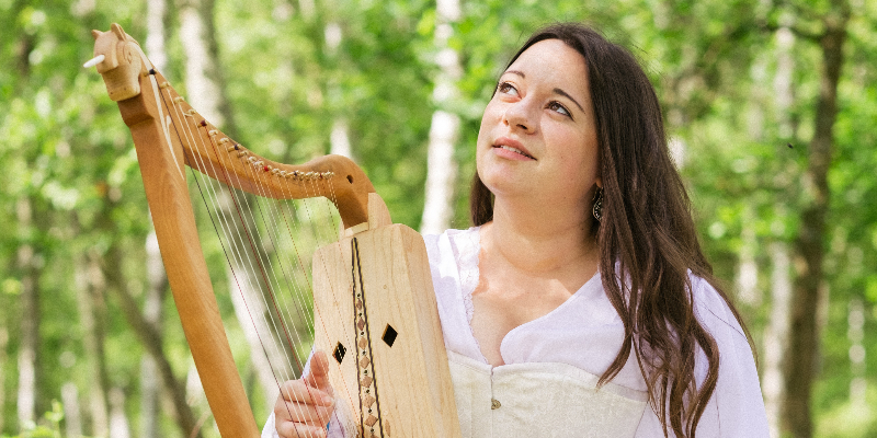 Cécile Branche, musicien Harpiste en représentation à Mayenne - photo de couverture n° 1