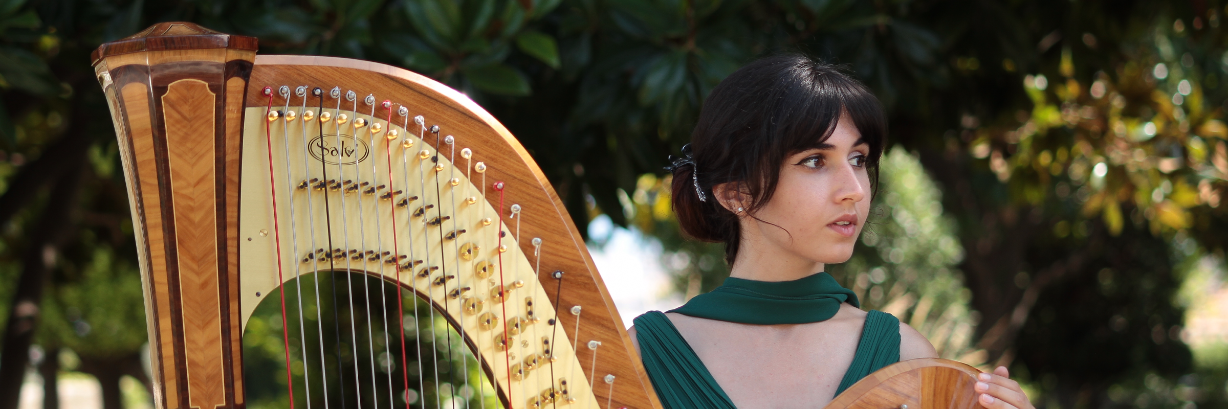 Camille Refait Live Harpist , musicien Harpiste en représentation à Alpes Maritimes - photo de couverture n° 2