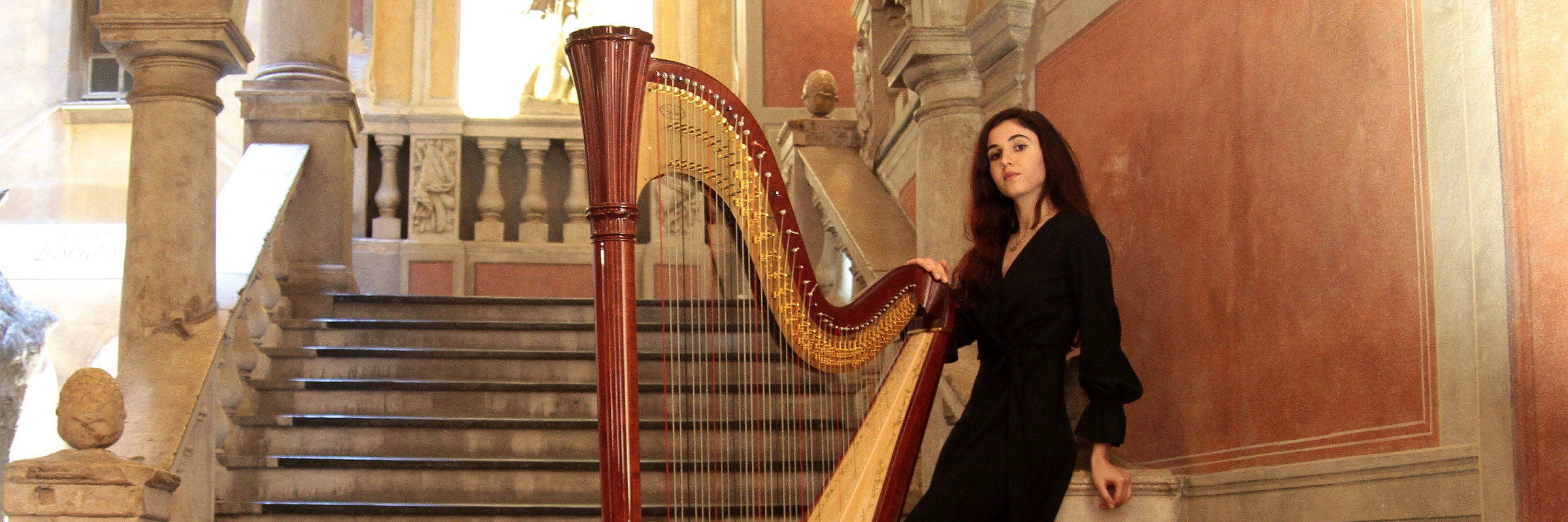 Camille Refait Live Harpist , musicien Harpiste en représentation à Alpes Maritimes - photo de couverture n° 3