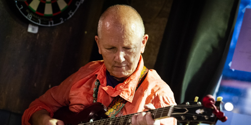 Steve Tallis, musicien Guitariste en représentation à Seine Saint Denis - photo de couverture n° 2