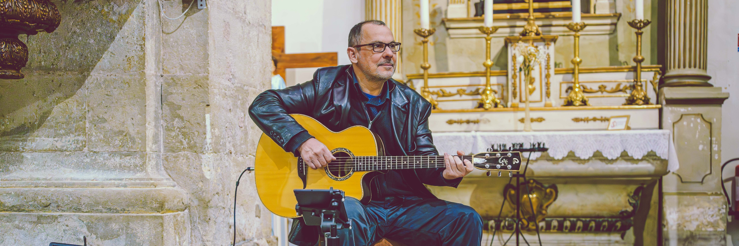 Pierre oliviero , Musiciens Guitariste en représentation à Bouches du Rhône - photo de couverture n° 2