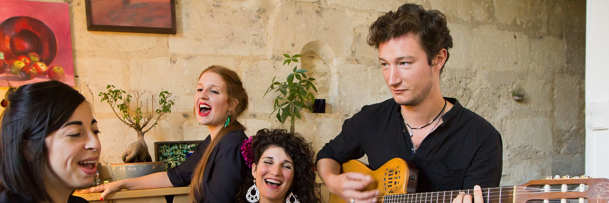 Clust, groupe de musique Chanteur en représentation à Gironde - photo de couverture