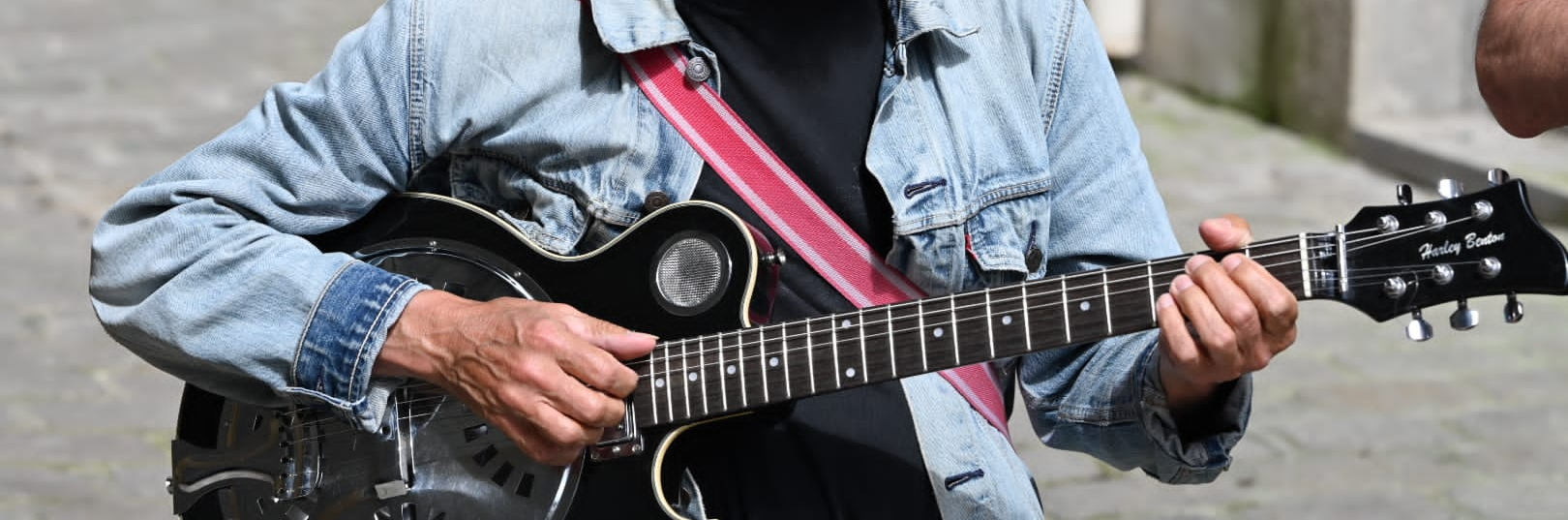 Jak Belghit, musicien Guitariste en représentation à Loire Atlantique - photo de couverture n° 1