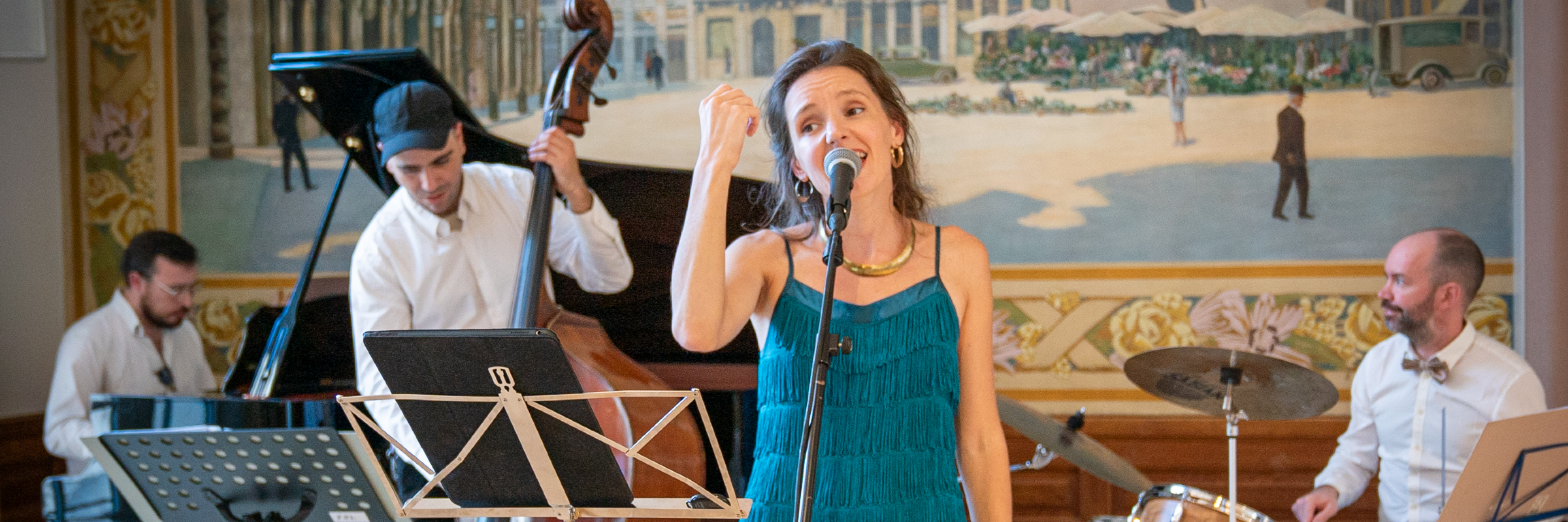 Marguerite et les circonstances, Chanteur Chanteur en représentation à Paris - photo de couverture n° 2