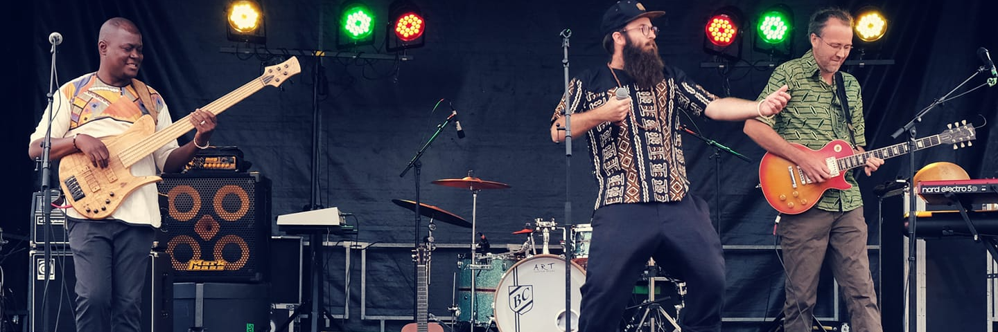 Badegna Loopsystem , musicien Musiques du Monde en représentation à Mayenne - photo de couverture