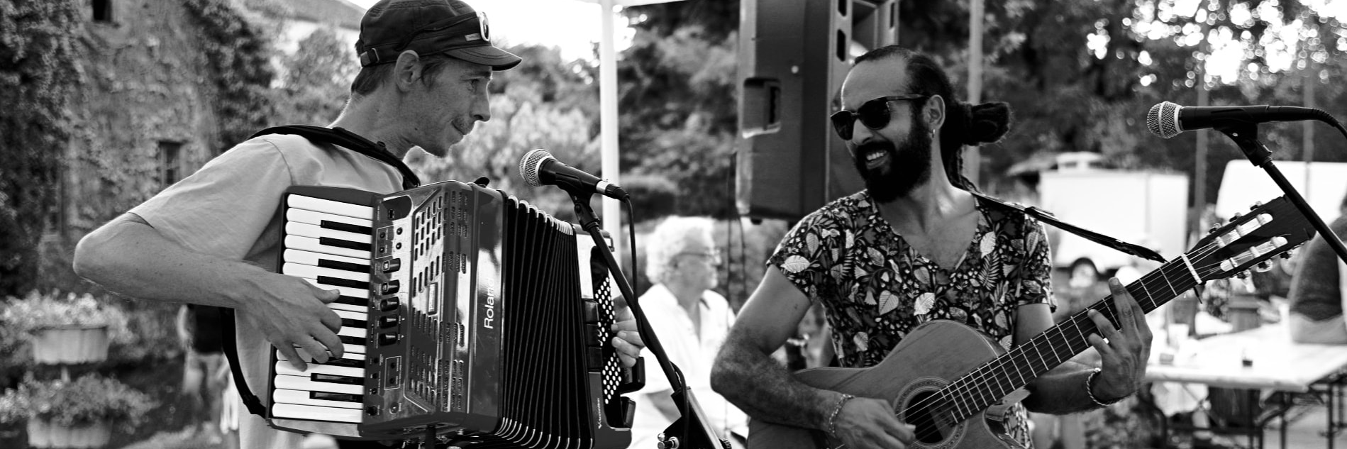 Ucef Dajoe, Chanteur Chanteur en représentation à Lot - photo de couverture n° 3