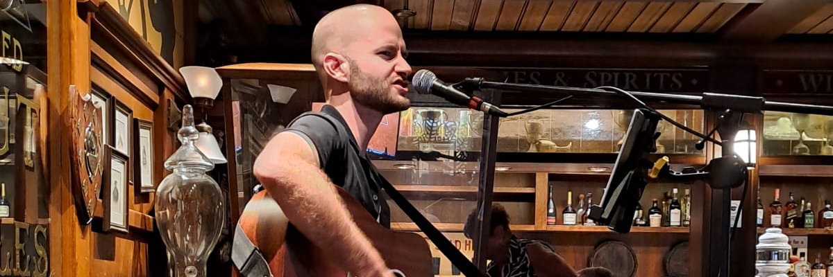 Samuel A. Ensuque, musicien Chanteur en représentation à Rhône - photo de couverture n° 2