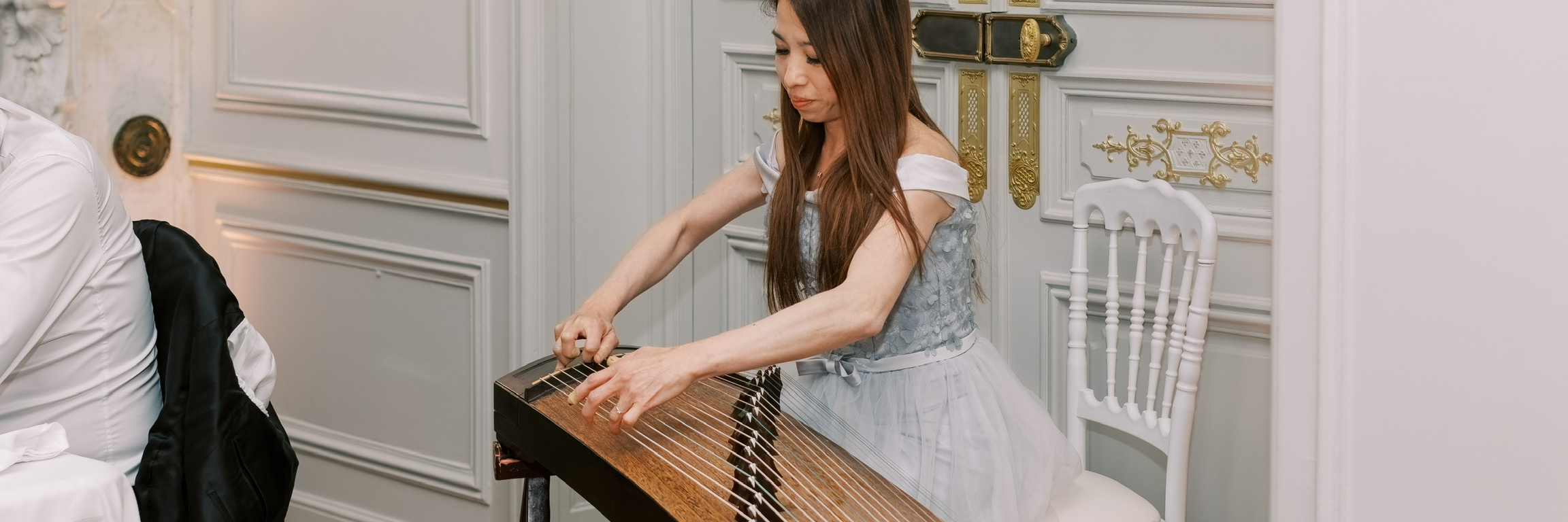 Tientien Guzheng  古箏, musicien Harpiste en représentation à Seine et Marne - photo de couverture n° 4