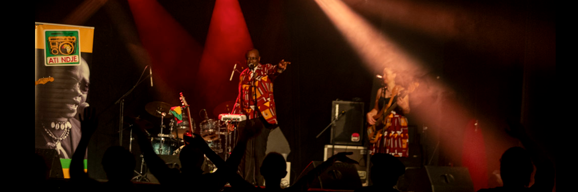 MONTEIRO, Chanteur Chanteur en représentation à Hauts de Seine - photo de couverture n° 1