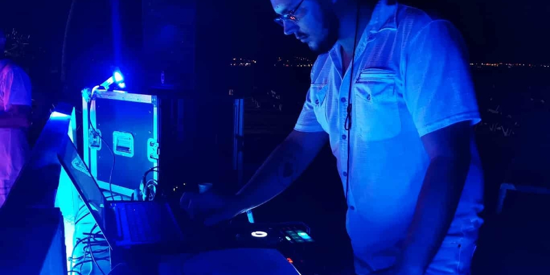 The Anvil, DJ DJ en représentation à Paris - photo de couverture n° 1