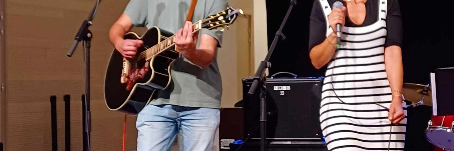 Raja et Phil, musicien Guitariste en représentation à Mayenne - photo de couverture n° 2