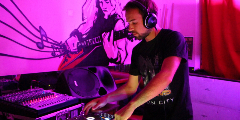 Dj Humaanö, DJ DJ en représentation à Paris - photo de couverture n° 2