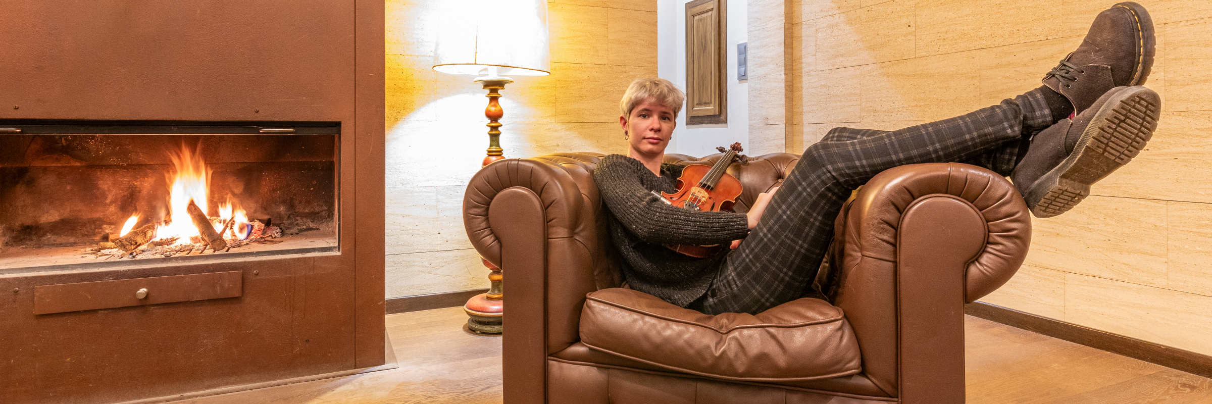 Mélanie Bruneteau, Chanteur Violoniste en représentation à Gironde - photo de couverture