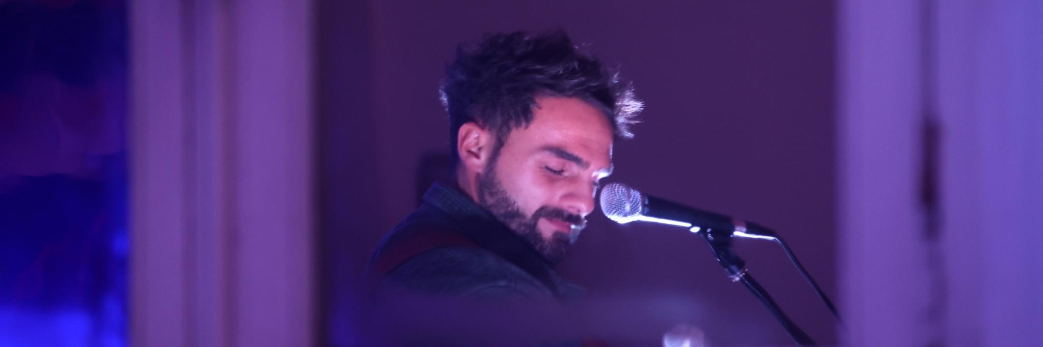 Anthony Soto, musicien Chanteur en représentation à Gironde - photo de couverture