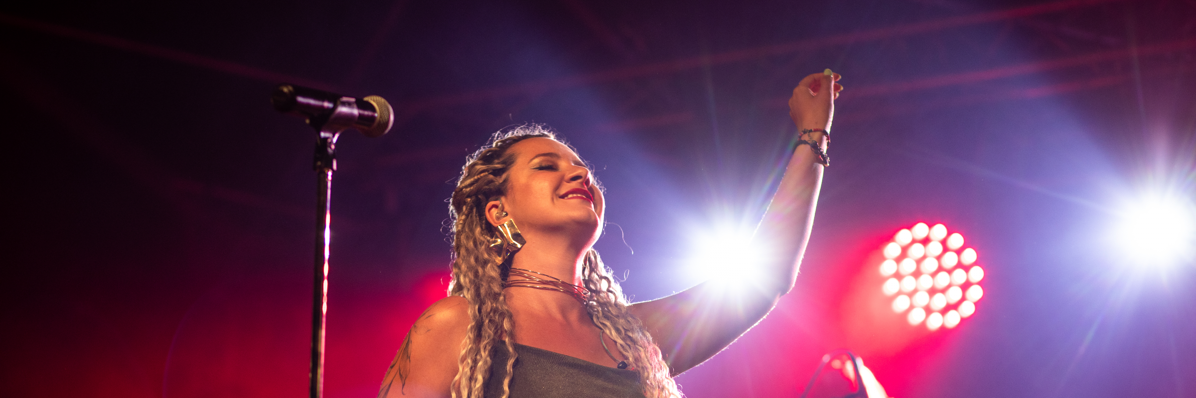 Yulia, musicien Chanteur en représentation à Val de Marne - photo de couverture n° 1