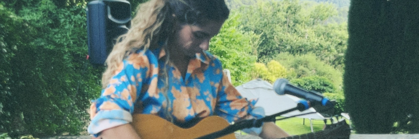 Léa Giulian , musicien Chanteur en représentation à Loire Atlantique - photo de couverture