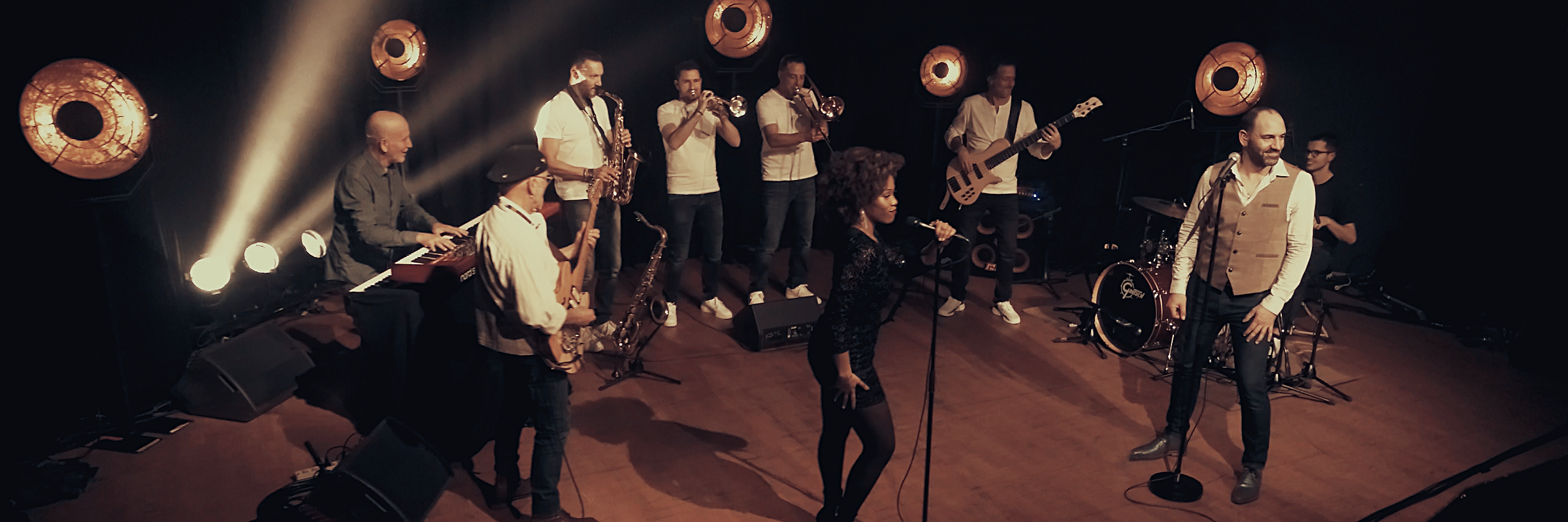 FUNKYDYLYC, groupe de musique Funk en représentation à Haute Savoie - photo de couverture