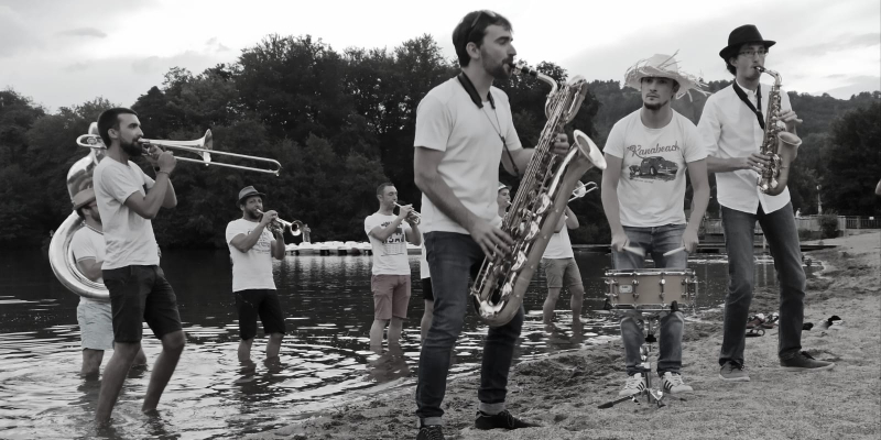 MagmatiK Brass Band, groupe de musique Fanfare en représentation à Puy de Dôme - photo de couverture n° 1