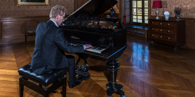 LAURENT JACQUEY PIANISTE, musicien Pianiste en représentation à Var - photo de couverture n° 1