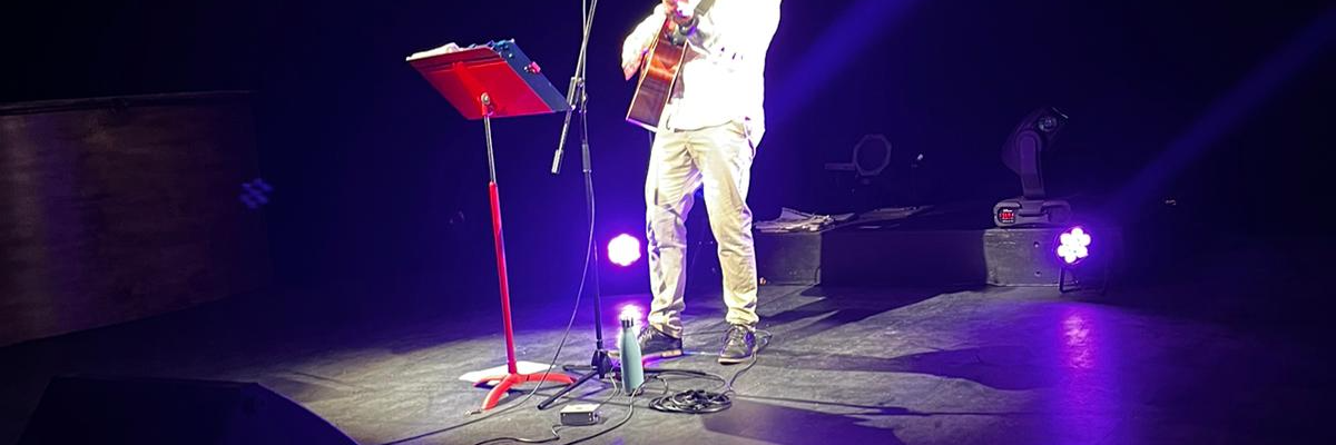 stephane v, musicien Chanteur en représentation à Yvelines - photo de couverture n° 1