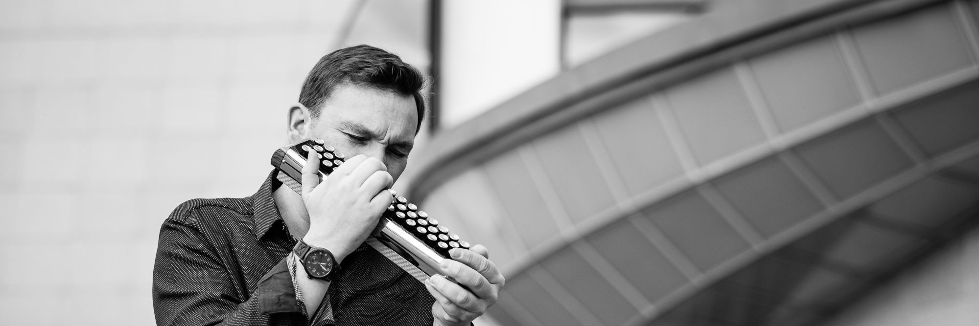 Jérémy SIMON, musicien Tango en représentation à Morbihan - photo de couverture