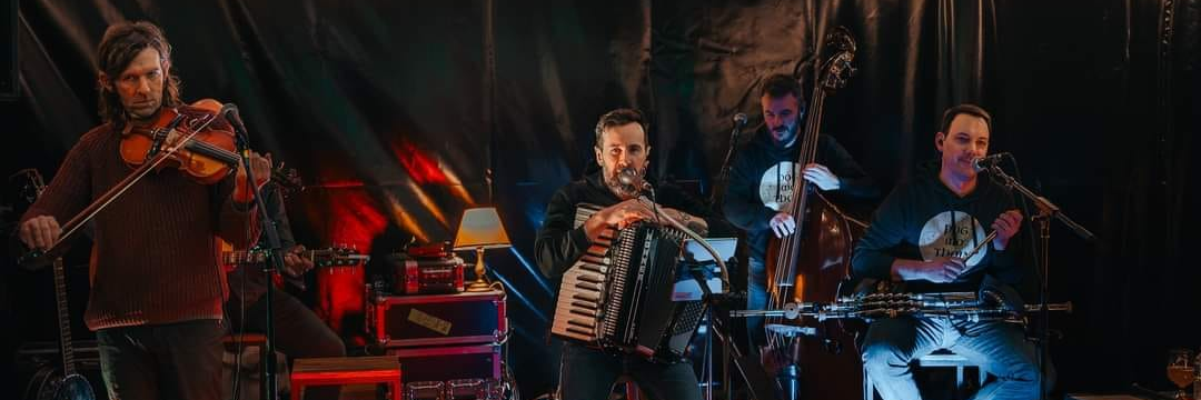 pog mo thoin, groupe de musique Irlandaise en représentation à Loire Atlantique - photo de couverture n° 2