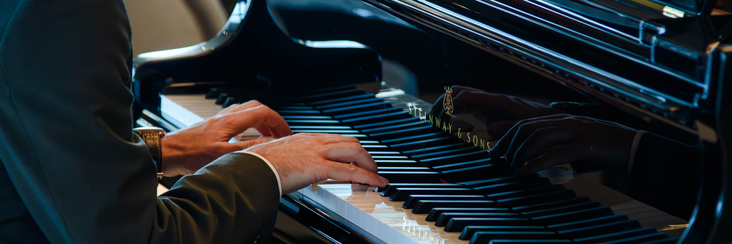 Alberto, Musiciens Pianiste en représentation à Paris - photo de couverture