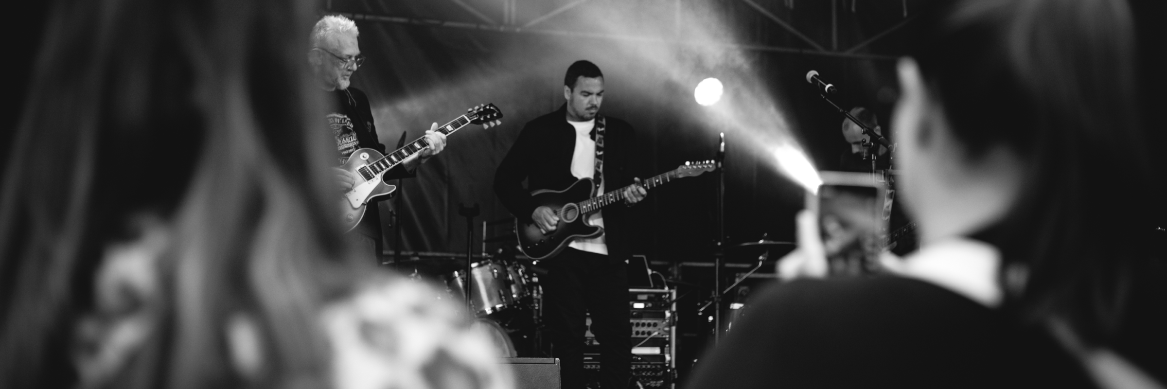 Kevin Hellot, musicien Chanteur en représentation à Pas de Calais - photo de couverture