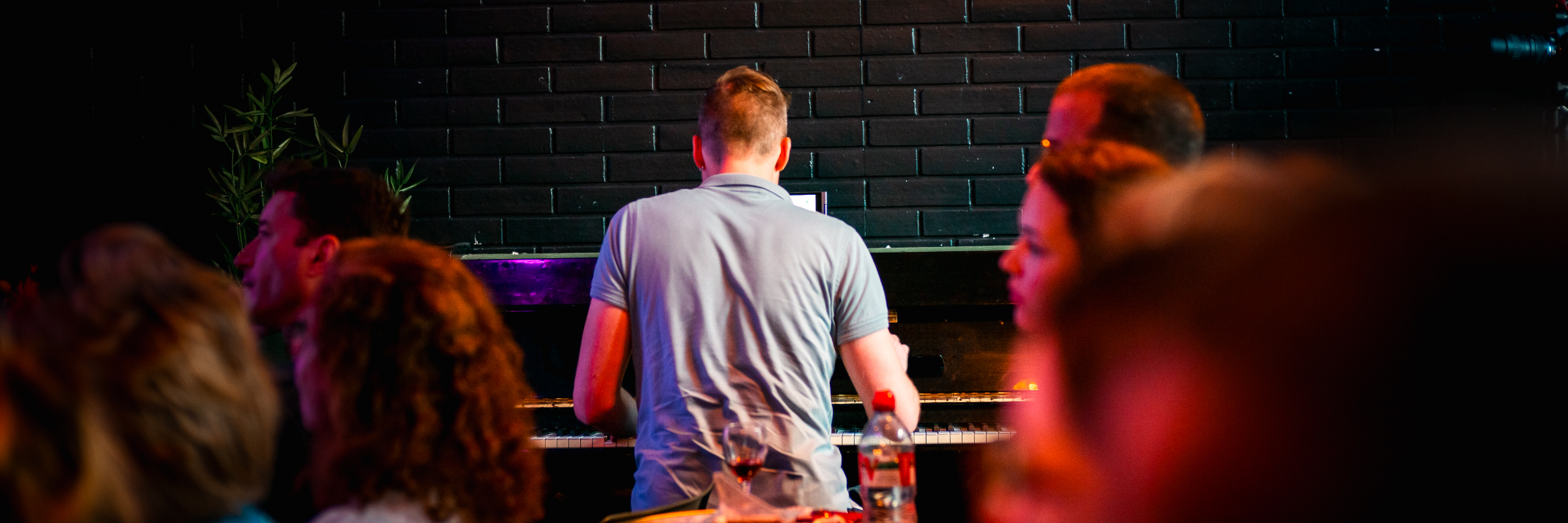 Nico au piano, musicien Pianiste en représentation à Paris - photo de couverture n° 1