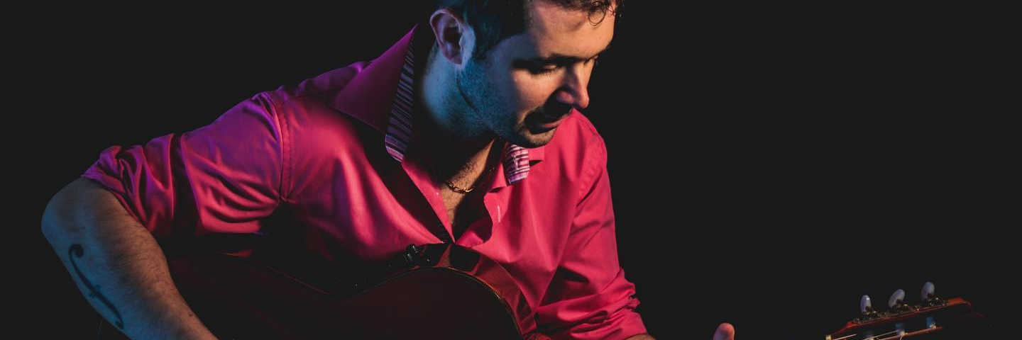 Pierre Bernon d'Ambrosio, musicien Guitariste en représentation à Hérault - photo de couverture