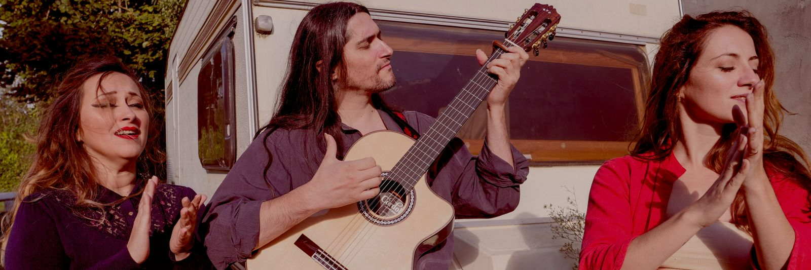 Cachorros del Rey, groupe de musique Guitariste en représentation à Isère - photo de couverture n° 1