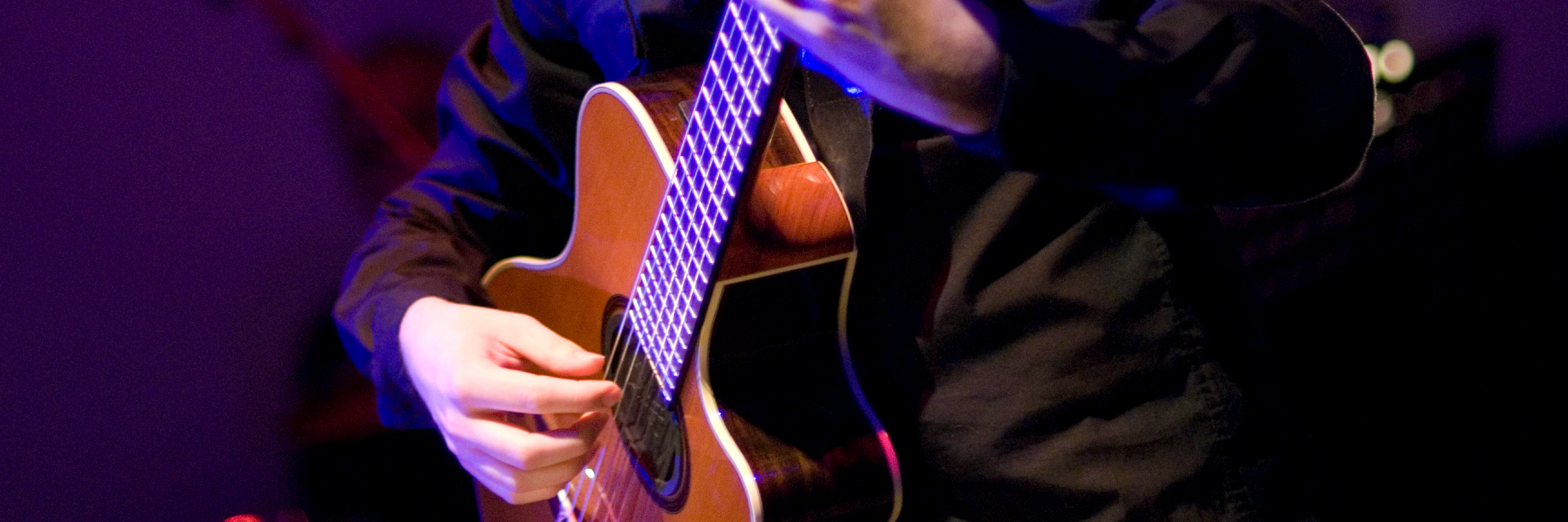 Antoine, musicien Guitariste en représentation à Hauts de Seine - photo de couverture n° 2