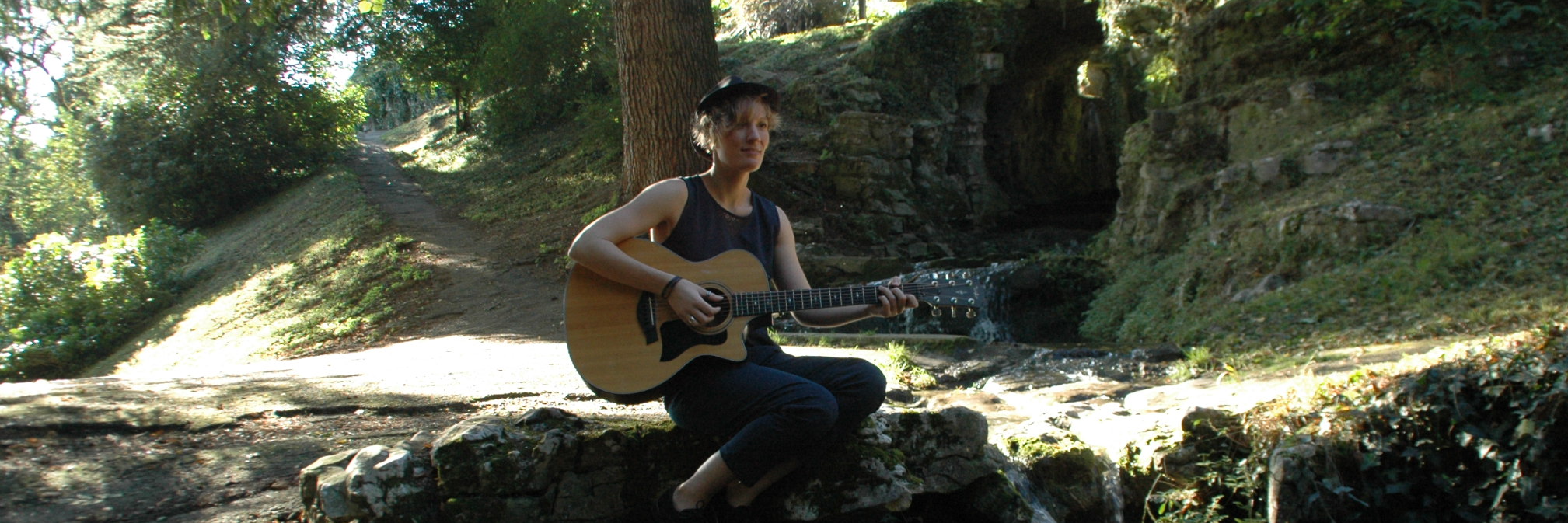 Laura Joan, musicien Acoustique en représentation à Jura - photo de couverture n° 1