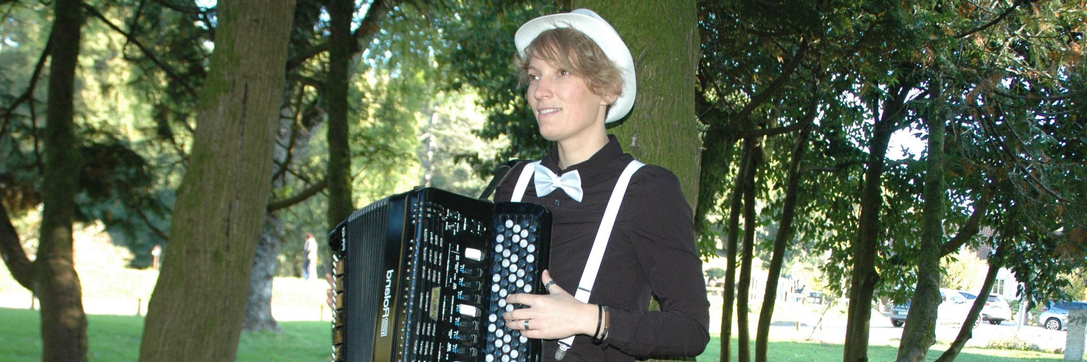 Laura Joan, musicien Acoustique en représentation à Jura - photo de couverture n° 2