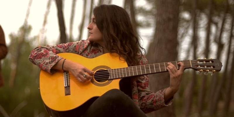 Lisa Callune, musicien Guitariste en représentation à Landes - photo de couverture n° 1