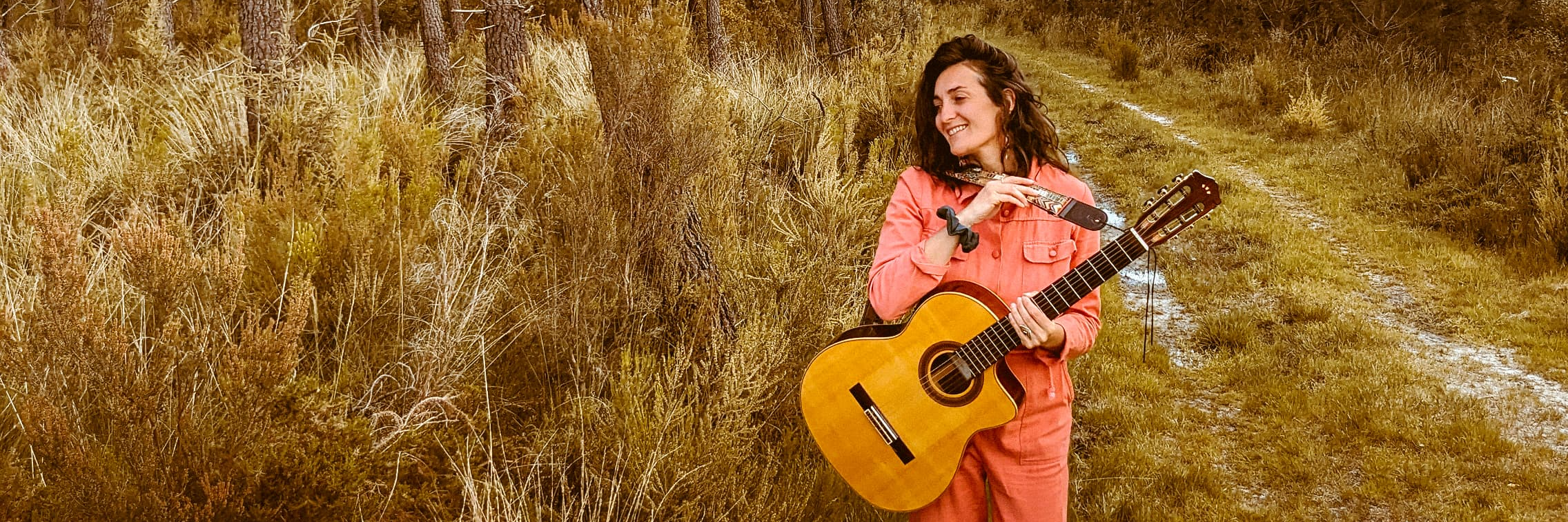 Lisa Callune, musicien Guitariste en représentation à Landes - photo de couverture n° 3