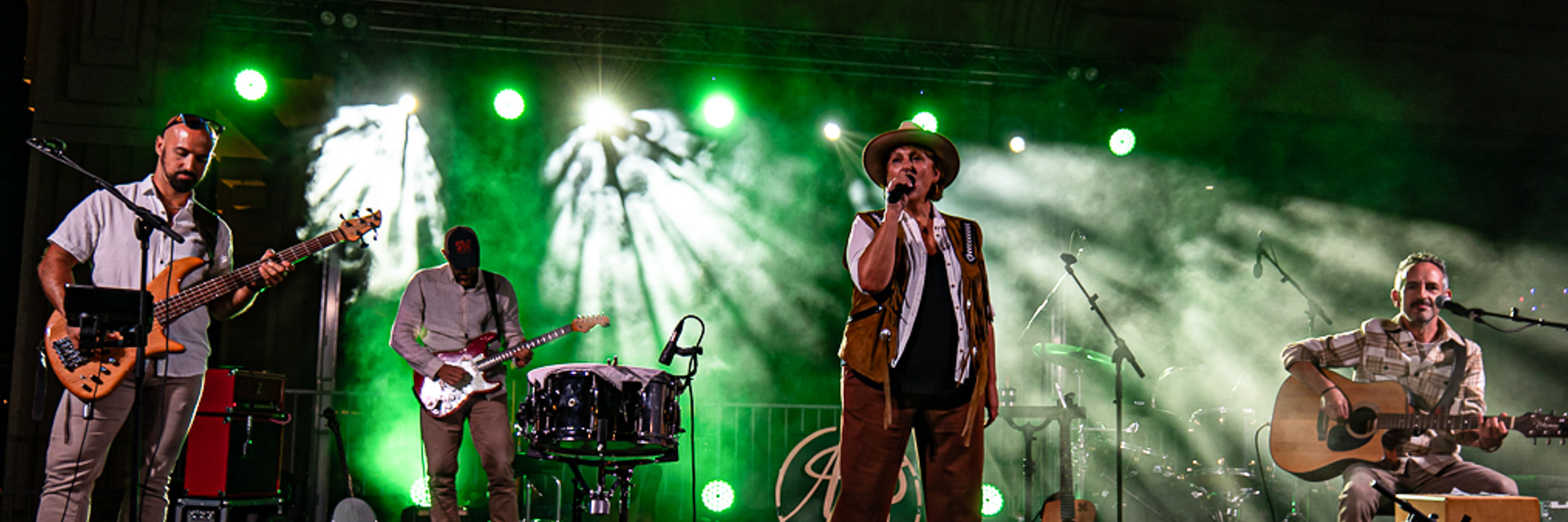 MICHELLE BUDRIA, groupe de musique Chanteur en représentation à Pyrénées Atlantiques - photo de couverture n° 3