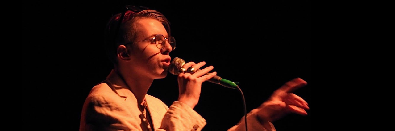 Clark Hiltonn, groupe de musique Chanteur en représentation à Gironde - photo de couverture