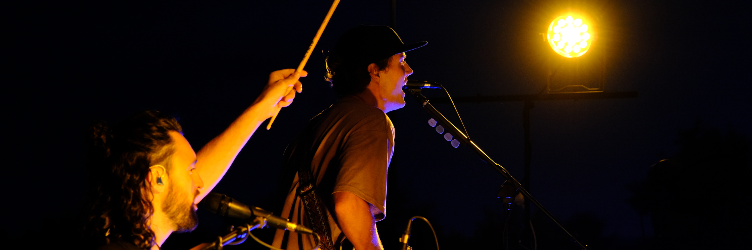 Mat Hood, musicien Pop en représentation à Landes - photo de couverture