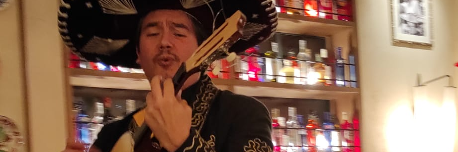 Mariachi Alejandro, Chanteur Traditionnelle en représentation à Rhône - photo de couverture n° 4