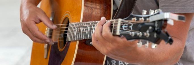 Raphaël GREPPO, musicien Rock en représentation à Rhône - photo de couverture