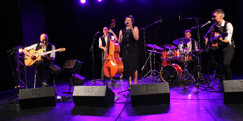LES ACCORDES SWING, groupe de musique Chanteur en représentation à Haute Garonne - photo de couverture n° 3