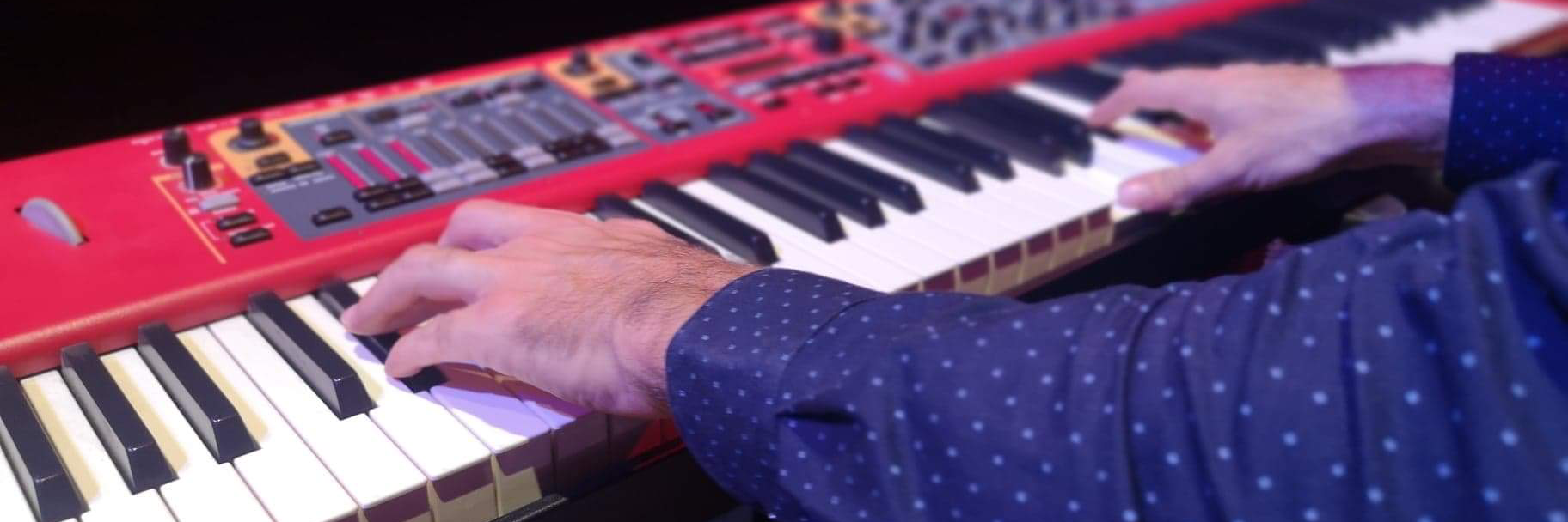 Marty, musicien Pianiste en représentation à Rhône - photo de couverture