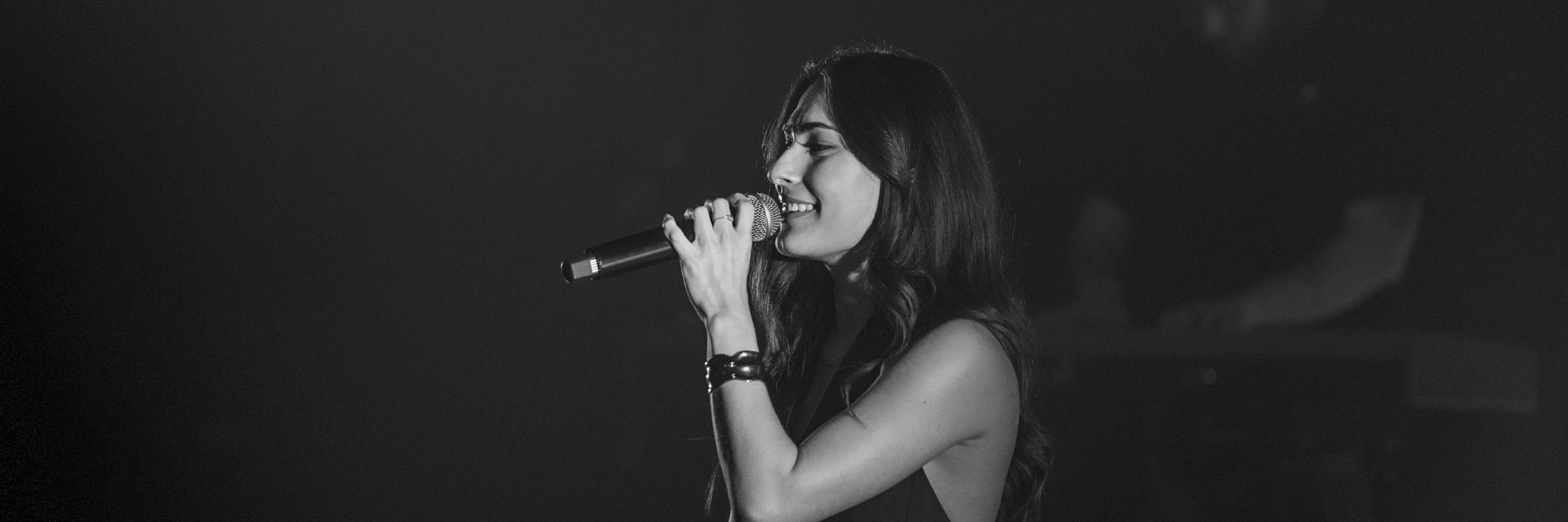 Lena , Chanteur Chanteur en représentation à Vaucluse - photo de couverture n° 2